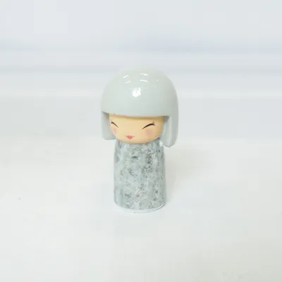 Figurine en porcelaine (Gris, Jaune, Multicolore) de With Love Skincity