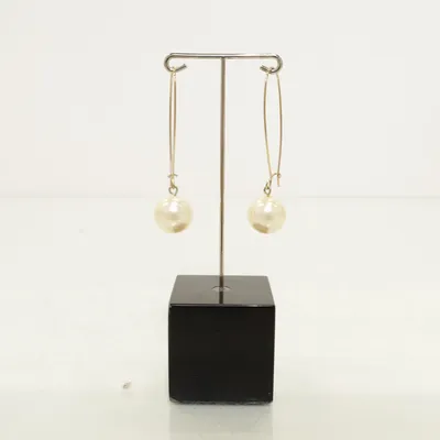 Örhängen (Guldfärgad, Vit) från Allison Reed Okänd metall