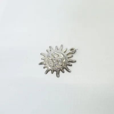 Hänge (Silverfärgad) Okänd metall