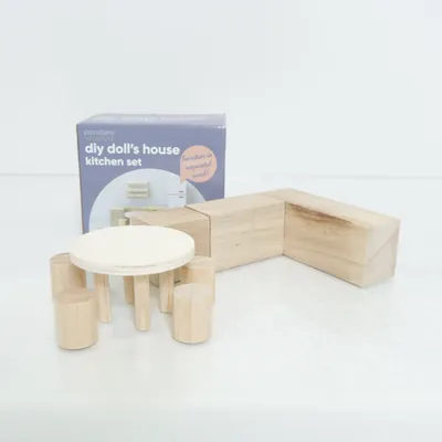 Dockskåpsmöbler (Beige, Rosa, Vit) från Panduro