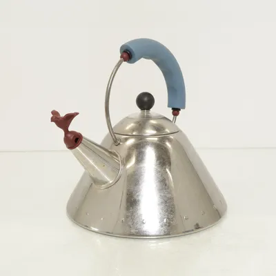 Vattenkittel (Silverfärgad, Blå, Röd) från Alessi