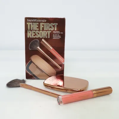 Makeup set (The First Resort) from Bare Minerals
