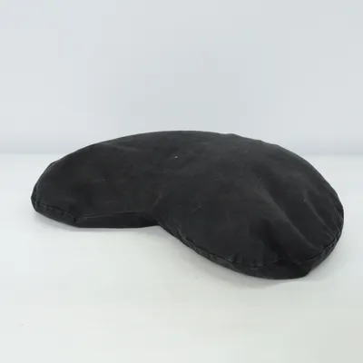 Pyntepude (Sort) fra Nyttadesign