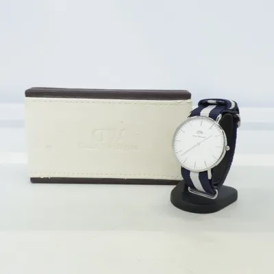 Montre (Bleu, Blanc) de Daniel Wellington