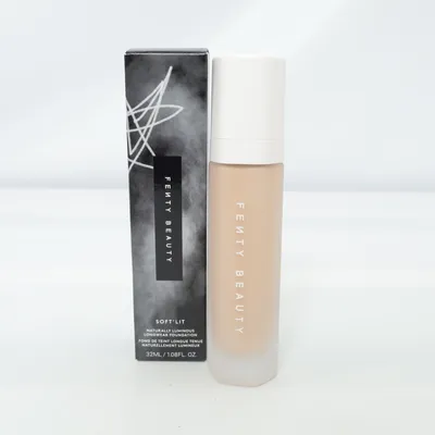 Foundation (SOFT'LIT) från Fenty Beauty