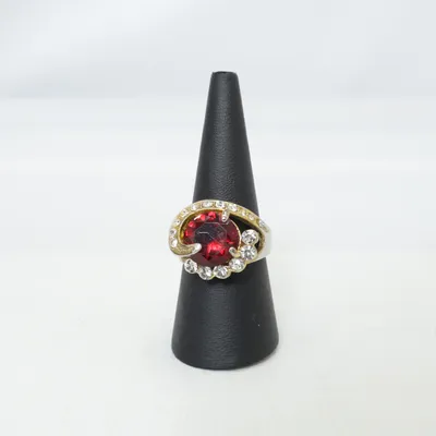 Ring (Röd, Silverfärgad, Guldfärgad) Okänd metall