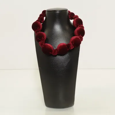 Halsband (Röd) Okänd metall