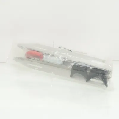 Skidor (Svart, Silverfärgad, Röd) från Skyllermarks