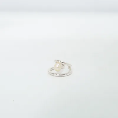 Ring (Silverfärgad) från COS Okänd metall