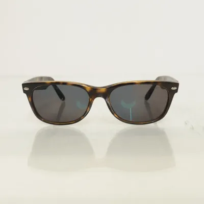 Solglasögon (RB 2132) från Ray-Ban