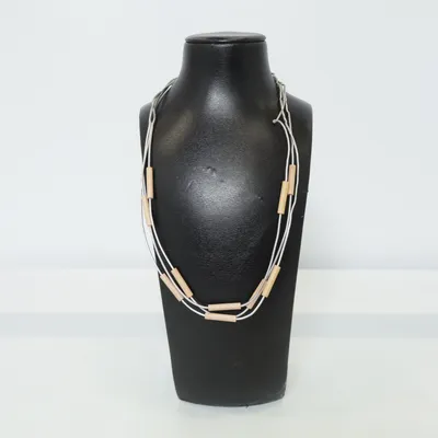 Halsband (Silverfärgad, Beige) från Aarikka Okänd metall