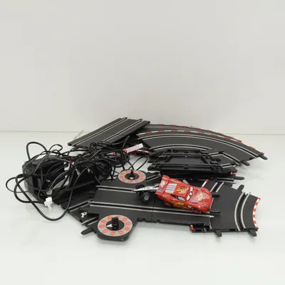 Tågbana (Svart, Röd, Vit) från Carrera