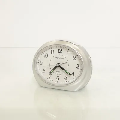 Bordsklocka (Silverfärgad) från Moretime