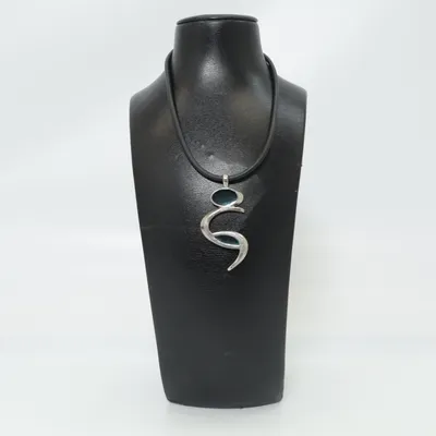 Halsband (Svart, Blå, Silverfärgad) Okänd metall