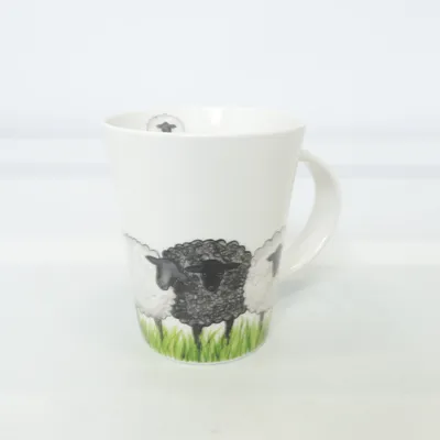 Becher (sheep black & white) von Svenska Nääsgränsgården
