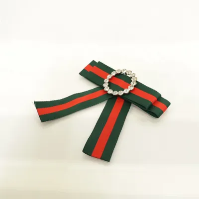 Brosch (Grön, Röd) Okänd metall