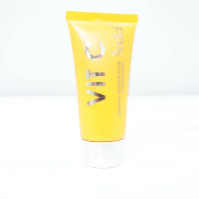 Ansigtsscrub (Vit C Papaya Enzyme Scrub) fra Rodial