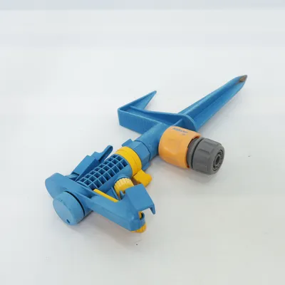 Arroseur automatique (Hozelock • vattenspridare • trädgårdsspridare • sprinkler • bevattning • trädgårdsredskap • grässpridare • vattenbevattning • lawn sprinkler • garden tool • Hozelock sprinkler • sommarträdgård • smart watering • gardening essentials • outdoor living • green garden • sustainable gardening • villa lifestyle • easy gardening • backyard setup • home garden • summer vibes) de Hozelock