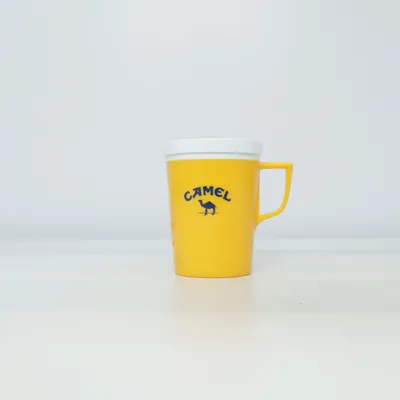 Tasse (Jaune, Blanc) de Camel