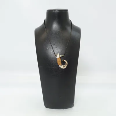 Collier (Noir, Beige, Multicolore) Métal inconnu