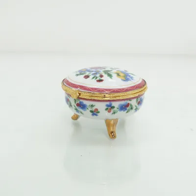 Box (White, Gold, Blue)