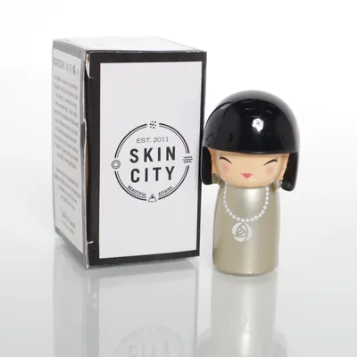 Kokeshi (Guldfärgad, Svart, Rosa) från Skincity