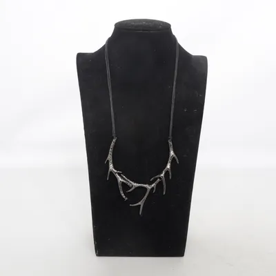 Collier (Noir, Argent) Métal inconnu