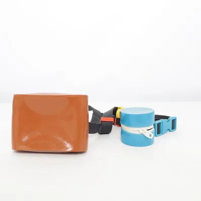 Midjeväska (Brun, Blå, Svart) från Melissa