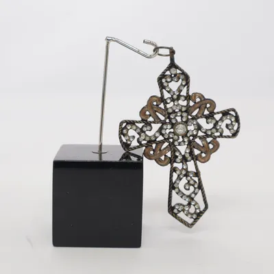 Hänge (Svart, Brun) Okänd metall