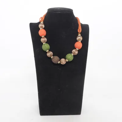 Halskette (Orange, Grün, Braun) von Maria Grazia Severi Unbekanntes Metall