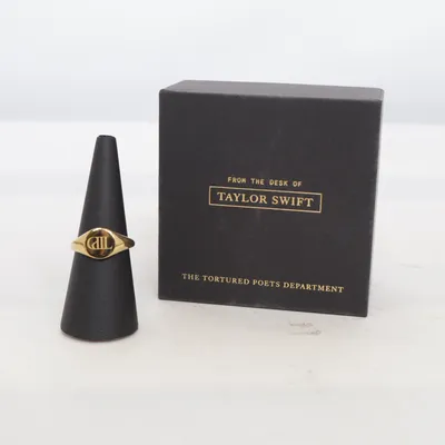 Ring (Guldfärgad) från Taylor Swift Okänd metall