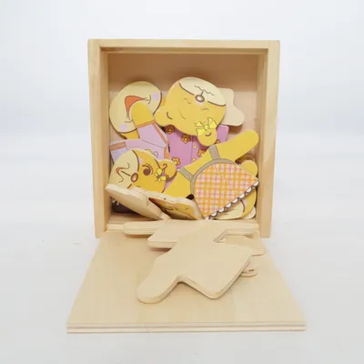 Aktivitetsleksak (wood eco puzzle- “Dress up teddy bear “ with several outfits - from 3 years old ) från Eichhorn