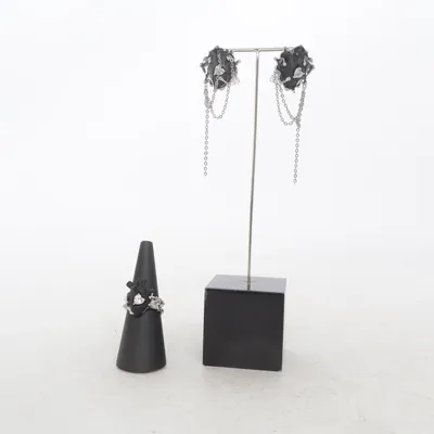 Jewelry set (Silver, Black) Unknown metal
