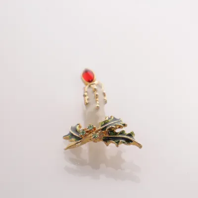 Broche (Hvid, Grøn, Rød) Ukendt metal