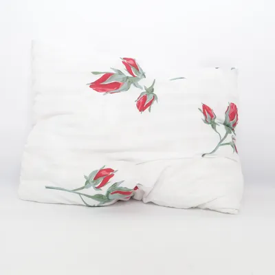 Huvudkudde (Vit, Röd, Grön) från Alisa Polyester