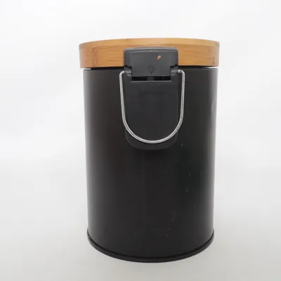 Trash can