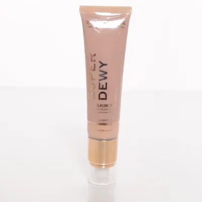 Foundation (super Dewy) från Makeup Revolution London