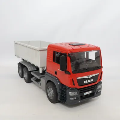 Leksaksbil (TGS 26.500) från Bruder