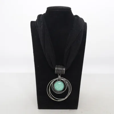 Halsband (Svart, Turkos) från Crossroads Okänd metall