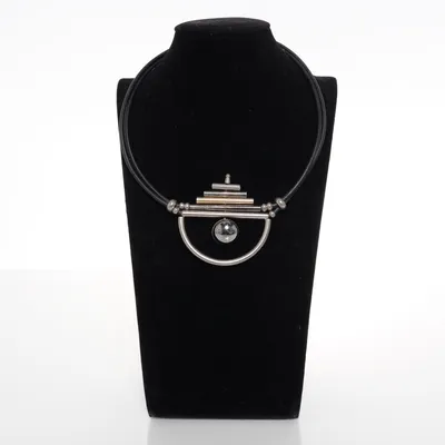 Choker (Svart, Röd) från Handmade Jewelry Okänd metall