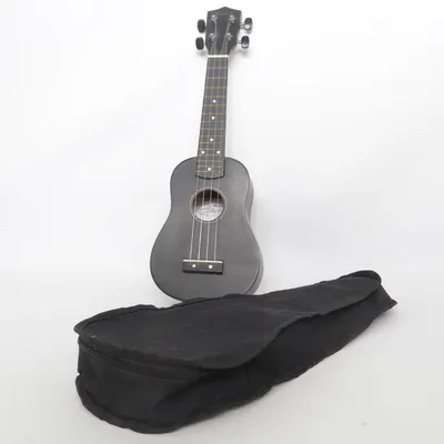 Ukulele (Ru-150-Blk) fra Reno
