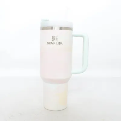 Thermos mug (Quencher H2.0 Flowstate Tumbler) from Stanley