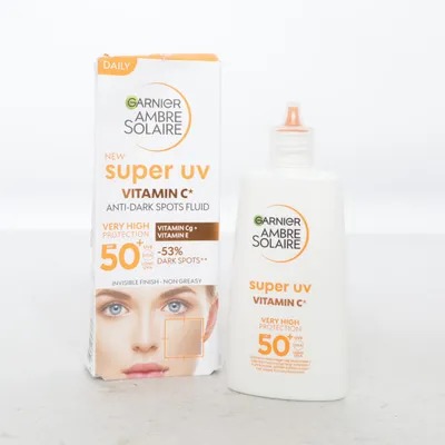 Solskyddsfaktor (Super Uv Vitamin C Anti-Dark Spots Fluid) från Garnier