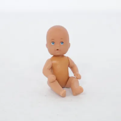 Pop (simba, simba doll, vintage doll, baby doll, mini doll, tiny doll, small doll, collectible doll, vintage toy, retro toy, dollhouse doll, miniature doll, nostalgic toy, old toy, kids toy, toy collector, vintage simba, simba toys, european toy, doll collection, cute doll, baby figure, miniature figure, tiny baby doll, retro childhood, childhood nostalgia, rare toy, thrifted toy, toy photography, doll accessory, dollhouse accessory, vintage aesthetic, kawaii toy, nursery decor, collectible toy, retro collectible, old school toy, 80s toy, 90s toy, y2k toy, tiktok vintage, pinterest aesthetic, toy display, vintage vibes, nostalgic decor, mini baby, plastic doll, doll collector, unique toy, retro nostalgia) van Simba