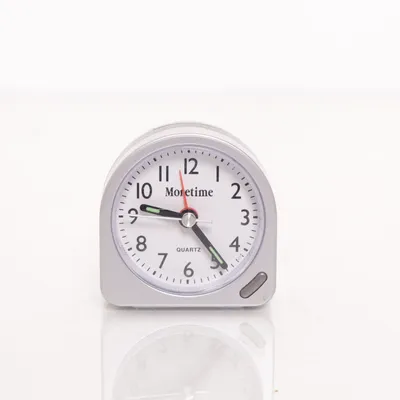 Väckarklocka (Silverfärgad, Vit) från Moretime