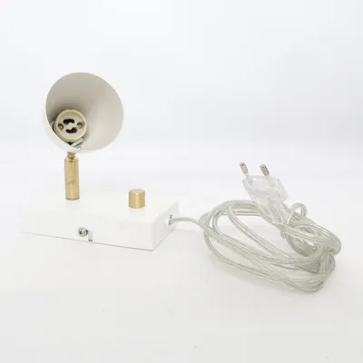 Vägglampa (Vit, Silverfärgad) från Markslöjd