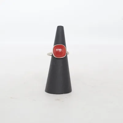Ring (Röd, Silverfärgad) Okänd metall