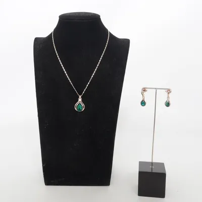 Jewelry set (Gold, Green) Unknown metal