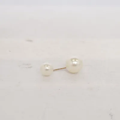 Brooch (White) Unknown metal