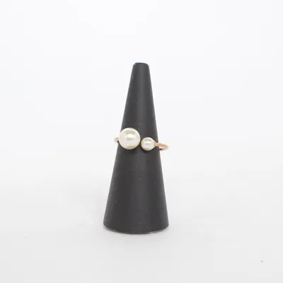 Ring (Guldfärgad, Vit) Okänd metall